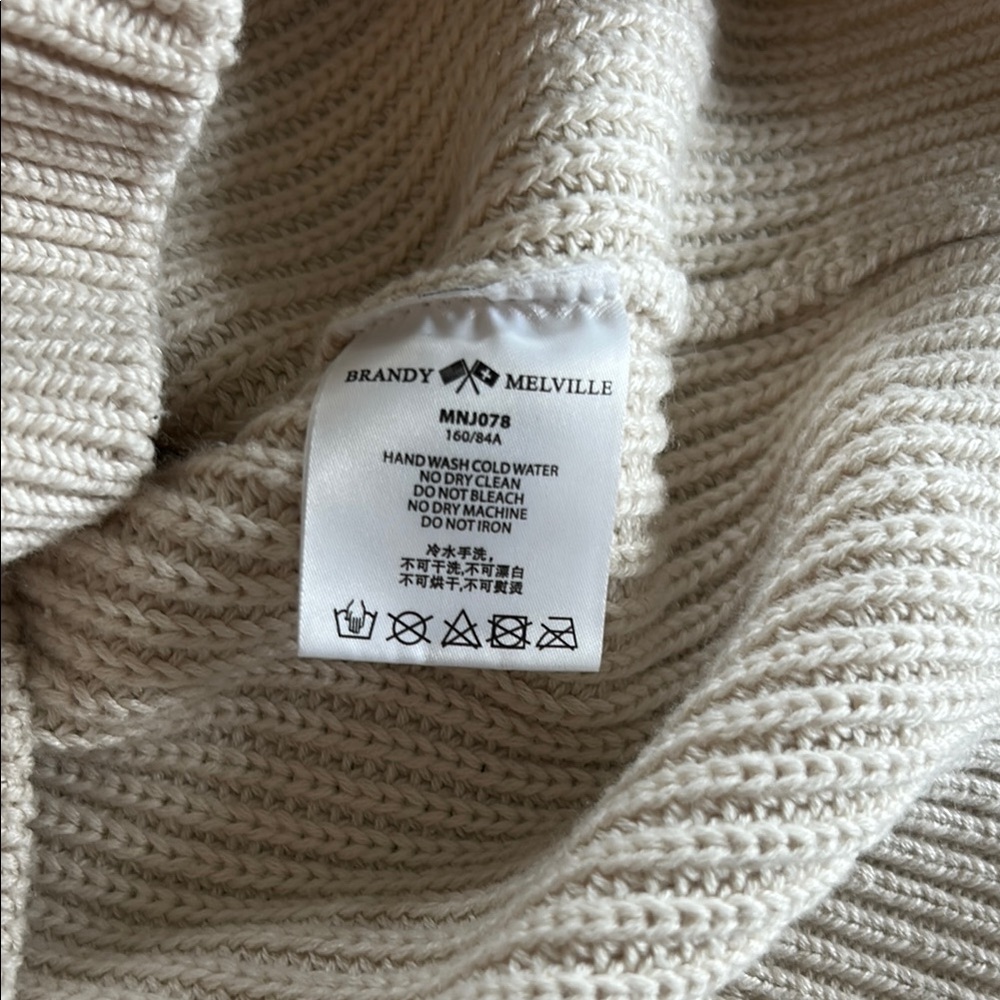 Brandy Melville Cream Cropped Cardigan Sweater - Picture 5 of 6